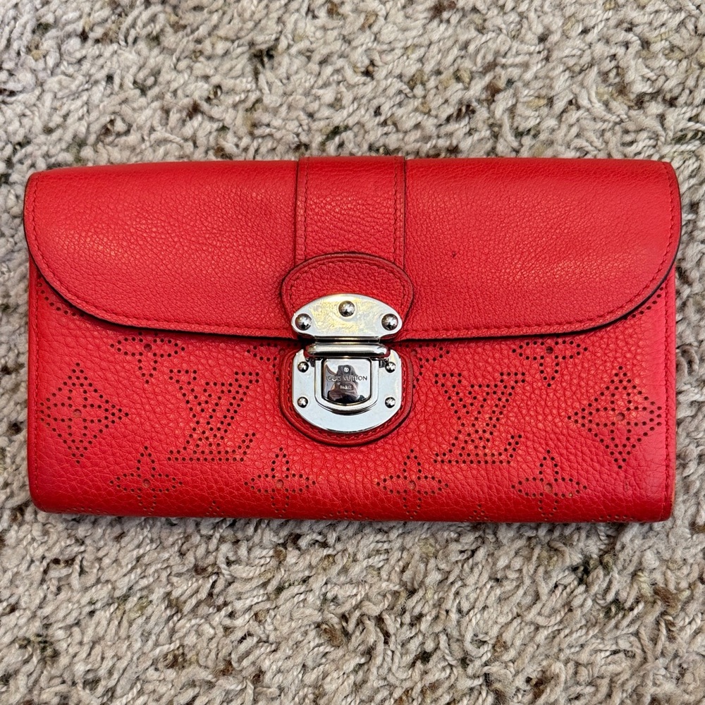 Louis Vuitton Amelia Mahina leather wallet